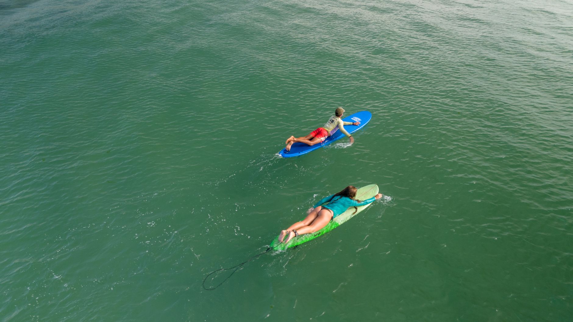 Surfcamp-Bewertungen richtig lesen: Echte Erfahrungen erkennen