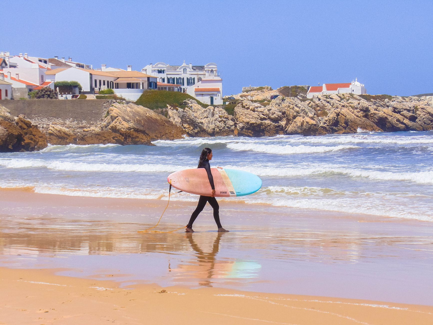 Surfcamps für Fortgeschrittene: Wo die Wellen fordern